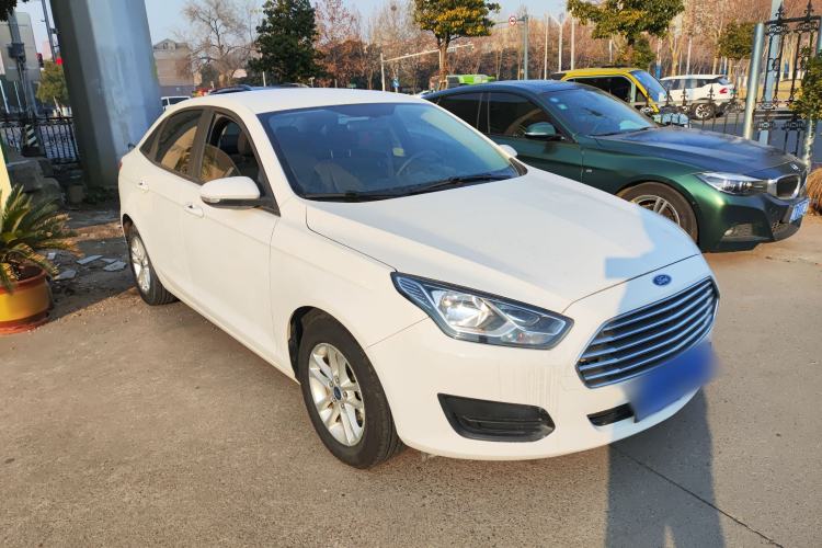 Used Ford Escort 2019 Revised Version 1.5L Manual Quality Enjoyment Type China VI Standard Front Right 45 Deg
