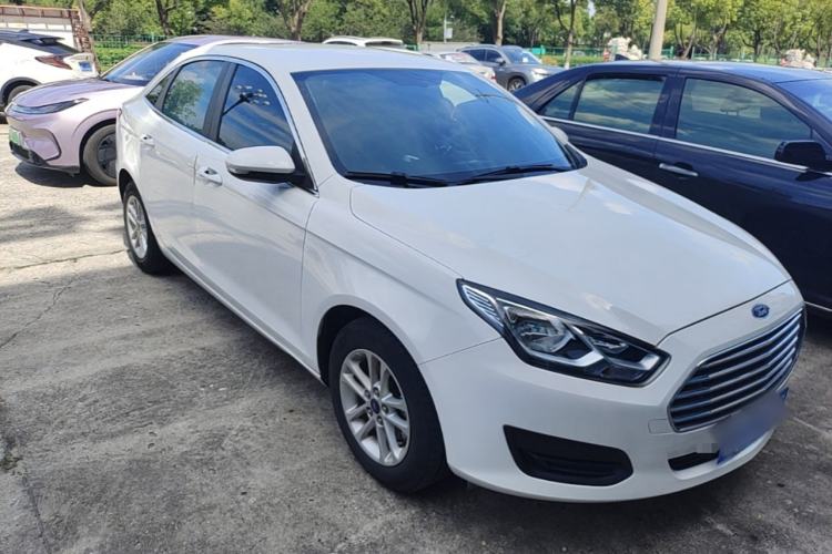 Used Ford Escort 2019 Revised 1.5L Automatic ZhiXiang Version (Tire Pressure Monitoring) China VI Standard Front Right 45 Deg