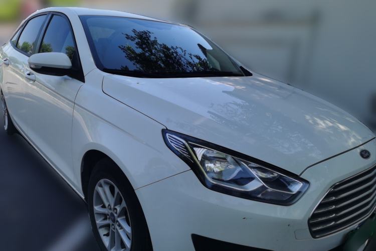 Used Ford Escort 2019 Revised 1.5L Automatic ZhiXiang Version (Tire Pressure Monitoring) China VI Standard Front Right 45 Deg