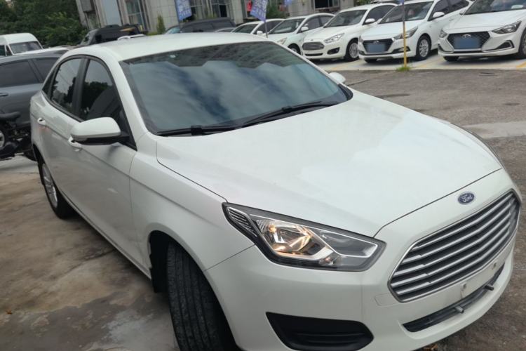Used Ford Escort 2019 Revised 1.5L Automatic ZhiXiang Version (Tire Pressure Monitoring) China VI Standard Front Right 45 Deg