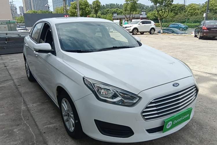 Used Ford Escort 2019 Revised Version 1.5L Manual "Quality Enjoyment" Trim (Tire Pressure Monitoring) China VI Standard Front Right 45 Deg