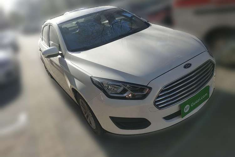 Used Ford Escort 2019 Revised 1.5L Automatic ZhiXiang Version (Tire Pressure Monitoring) China VI Standard Front Right 45 Deg