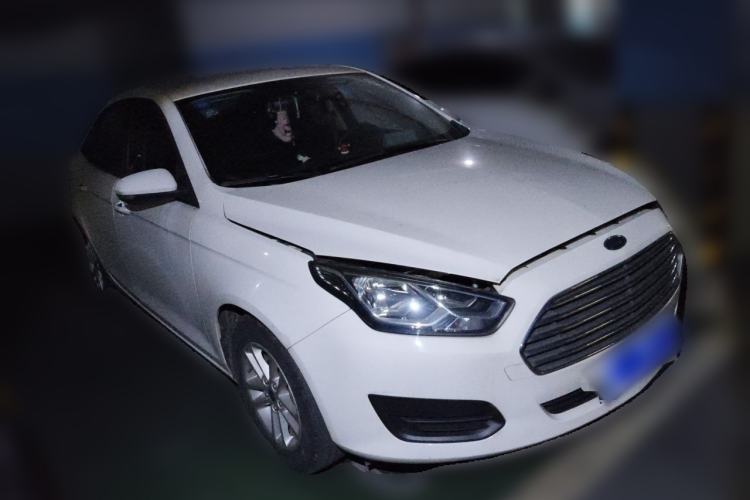 Used Ford Escort 2019 Revised 1.5L Automatic ZhiXiang Version (Tire Pressure Monitoring) China VI Standard Front Right 45 Deg