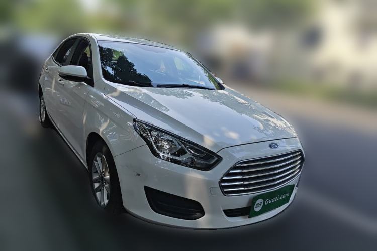 Used Ford Escort 2019 Revised 1.5L Automatic ZhiXiang Version (Tire Pressure Monitoring) China VI Standard Front Right 45 Deg