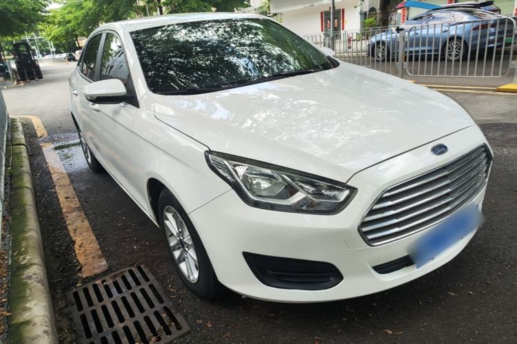 Used Ford Escort 2019 Revised 1.5L Automatic ZhiXiang Version (Tire Pressure Monitoring) China VI Standard Front Right 45 Deg