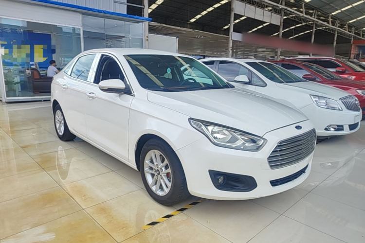 Used Ford Escort 2019 Revised 1.5L Automatic ZhiXiang Version (Tire Pressure Monitoring) China VI Standard Front Right 45 Deg