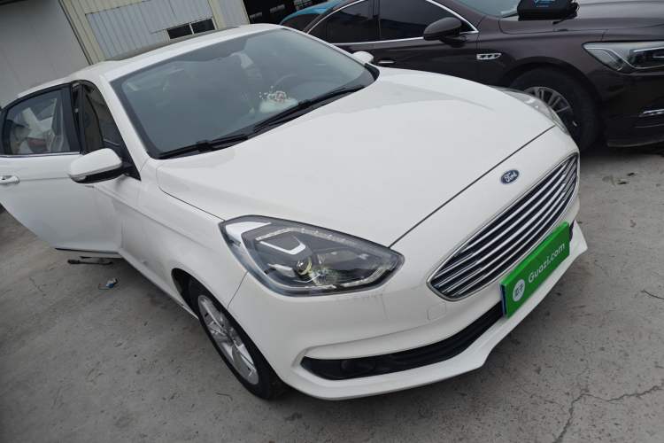 Used Ford Escort 2019 Revised Version 1.5L Automatic Enjoyment Type China VI Standard Front Right 45 Deg