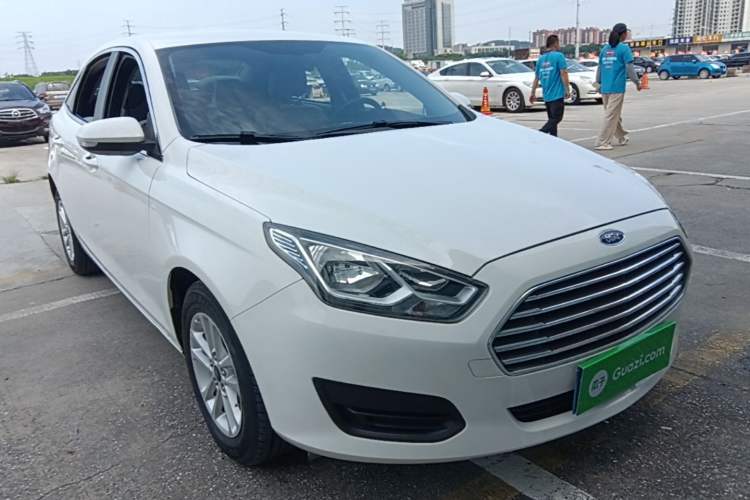 Used Ford Escort 2019 Revised 1.5L Automatic ZhiXiang Version (Tire Pressure Monitoring) China VI Standard Front Right 45 Deg