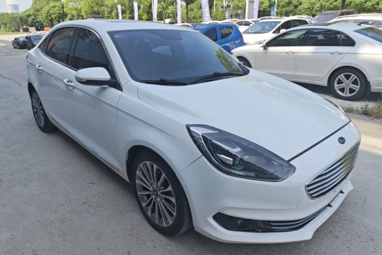 Used Ford Escort 2019 EcoBoost 125 Automatic Luxury Edition Front Right 45 Deg