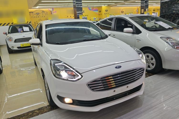 Used Ford Escort 2019 Revised Version 1.5L Automatic Enjoyment Type China VI Standard Front Right 45 Deg