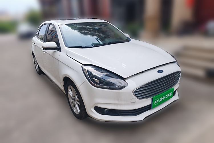 Used Ford Escort 2019 Revised 1.5L Automatic ZhiXiang Version (Tire Pressure Monitoring) China VI Standard Front Right 45 Deg