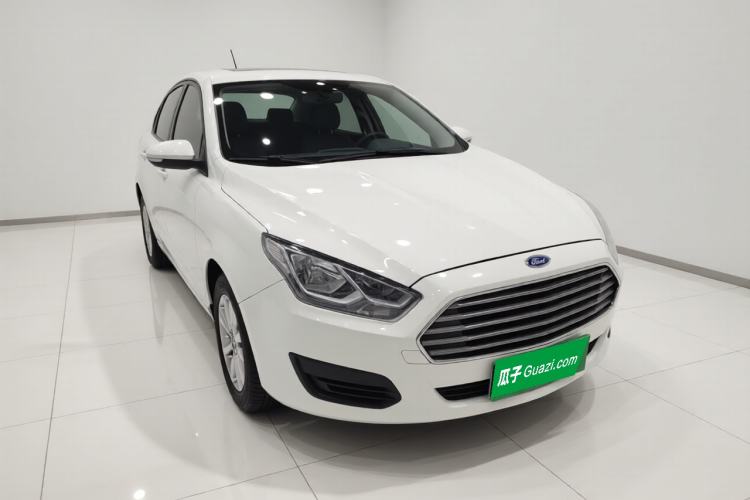 Used Ford Escort 2019 Revised 1.5L Automatic ZhiXiang Version China VI Standard Front Right 45 Deg
