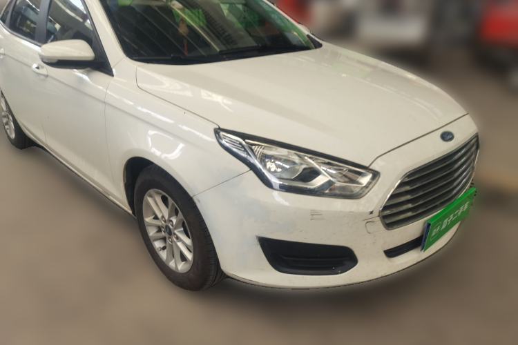 Used Ford Escort 2019 Revised 1.5L Automatic ZhiXiang Version China VI Standard Front Right 45 Deg