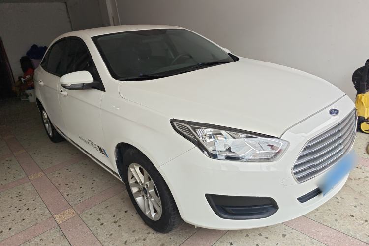 Used Ford Escort 2019 Revised 1.5L Automatic ZhiXiang Version (Tire Pressure Monitoring) China VI Standard Front Right 45 Deg