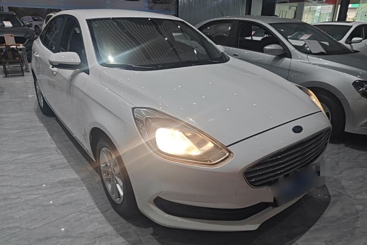 Used Ford Escort 2019 1.5L Automatic ZhiXiang Model Front Right 45 Deg