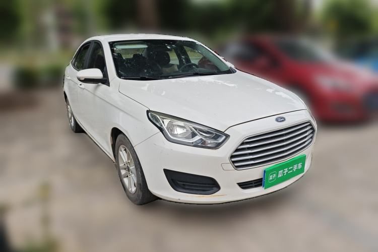 Used Ford Escort 2019 Revised 1.5L Automatic ZhiXiang Version (Tire Pressure Monitoring) China VI Standard Front Right 45 Deg