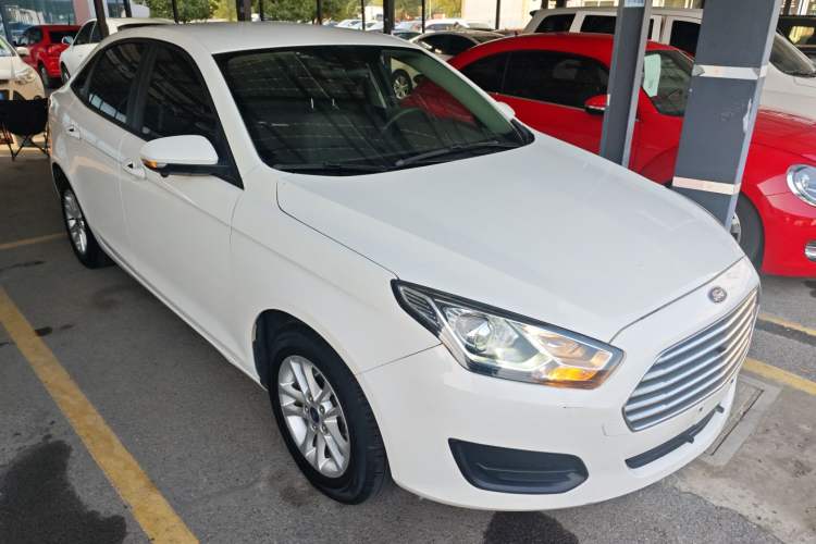 Used Ford Escort 2019 Revised 1.5L Automatic ZhiXiang Version China VI Standard Front Right 45 Deg