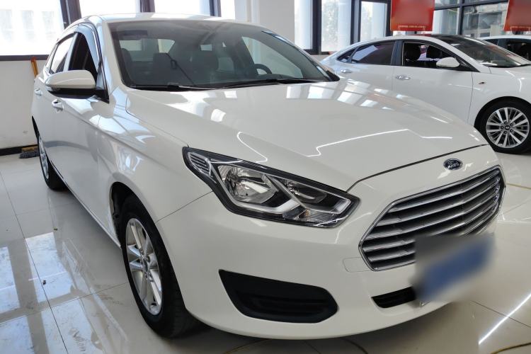 Used Ford Escort 2019 Revised 1.5L Automatic ZhiXiang Version (Tire Pressure Monitoring) China VI Standard Front Right 45 Deg