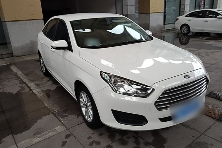Used Ford Escort 2019 Revised 1.5L Automatic ZhiXiang Version (Tire Pressure Monitoring) China VI Standard Front Right 45 Deg
