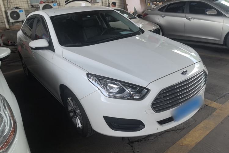 Used Ford Escort 2019 Revised 1.5L Automatic ZhiXiang Version (Tire Pressure Monitoring) China VI Standard Front Right 45 Deg