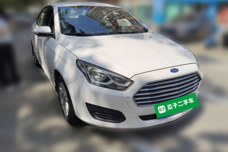 Used Ford Escort 2019 Revised 1.5L Automatic ZhiXiang Version (Tire Pressure Monitoring) China VI Standard Front Right 45 Deg