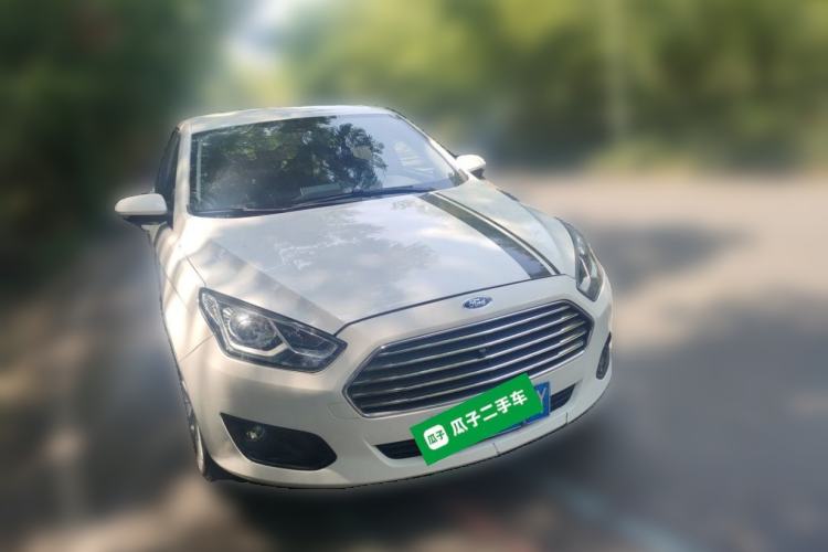 Used Ford Escort 2019 Revised 1.5L Automatic ZhiXiang Version (Tire Pressure Monitoring) China VI Standard Front Right 45 Deg