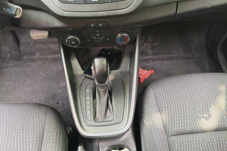 Used Ford Escort 2019 Revised 1.5L Automatic ZhiXiang Version (Tire Pressure Monitoring) China VI Standard Gear Lever