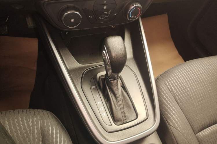 Used Ford Escort 2019 Revised 1.5L Automatic ZhiXiang Version (Tire Pressure Monitoring) China VI Standard Gear Lever