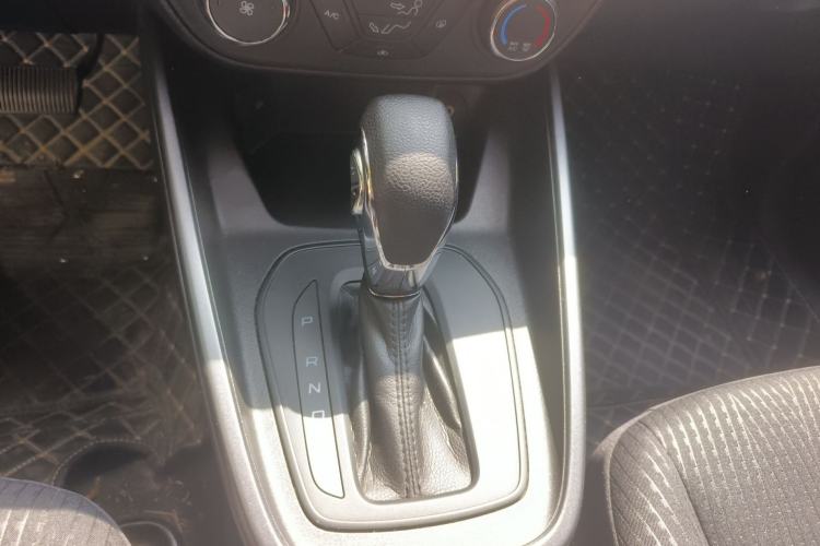 Used Ford Escort 2019 Revised 1.5L Automatic ZhiXiang Version (Tire Pressure Monitoring) China VI Standard Gear Lever