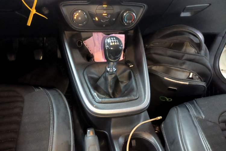 Used Ford Escort 2019 1.5L Manual ZhiXiang Version Gear Lever