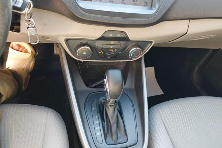 Used Ford Escort 2019 1.5L Automatic ZhiXiang Model Gear Lever