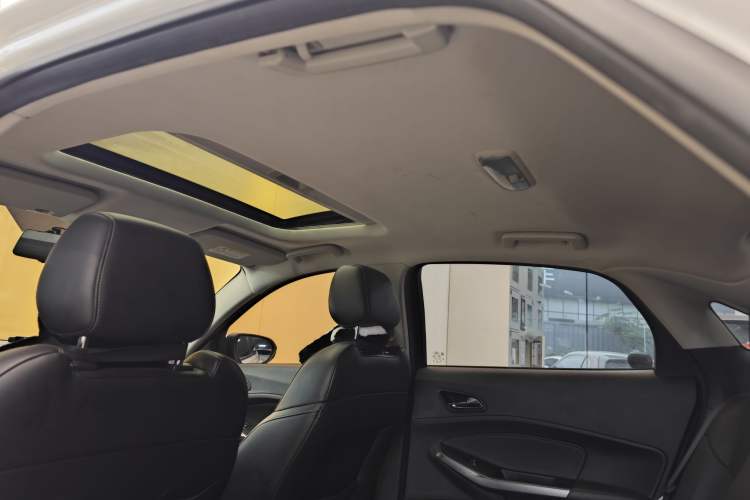 Used Ford Escort 2019 Revised Version 1.5L Automatic Enjoyment Type China VI Standard Headliner