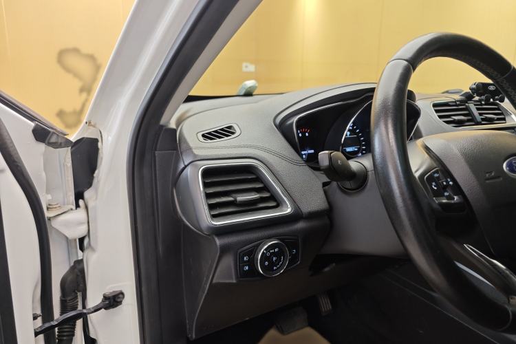 Used Ford Escort 2019 Revised Version 1.5L Automatic Enjoyment Type China VI Standard Interior 12