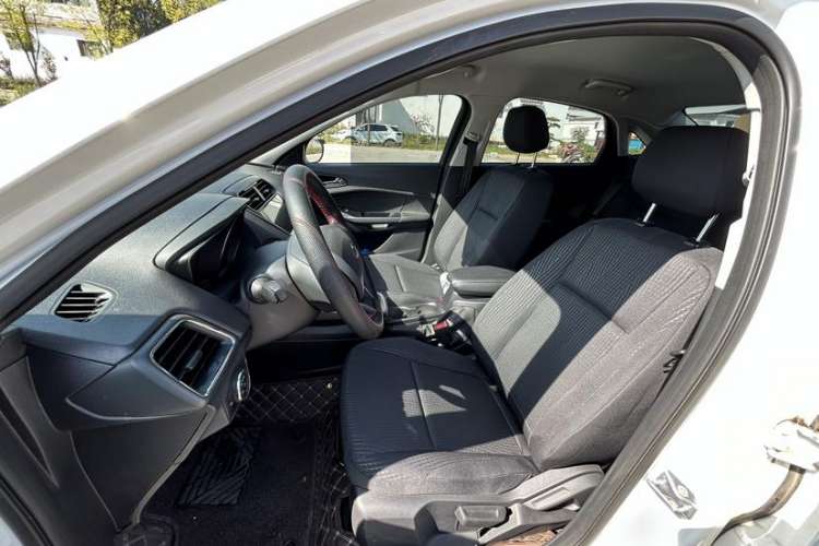 Used Ford Escort 2019 Revised 1.5L Automatic ZhiXiang Version (Tire Pressure Monitoring) China VI Standard Interior 2