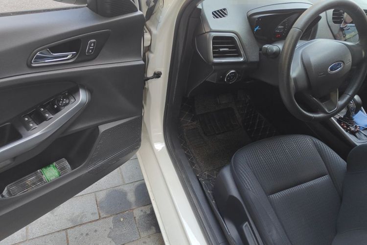 Used Ford Escort 2019 1.5L Automatic ZhiXiang Model Interior 3