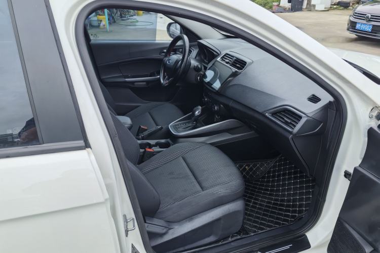 Used Ford Escort 2019 Revised 1.5L Automatic ZhiXiang Version (Tire Pressure Monitoring) China VI Standard Interior 3