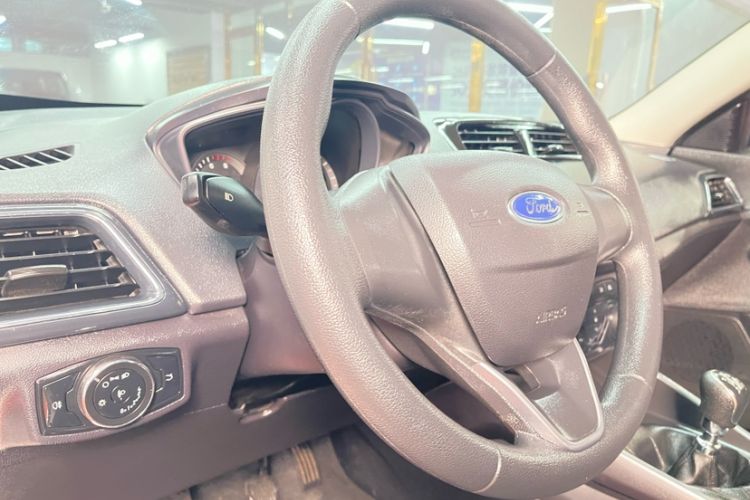 Used Ford Escort 2019 Revised Version 1.5L Manual "Quality Enjoyment" Trim (Tire Pressure Monitoring) China VI Standard Interior 4