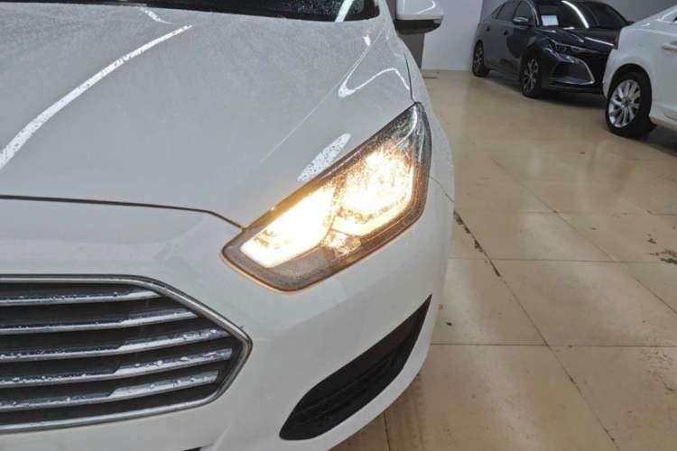 Used Ford Escort 2019 Revised 1.5L Automatic ZhiXiang Version (Tire Pressure Monitoring) China VI Standard Interior 5