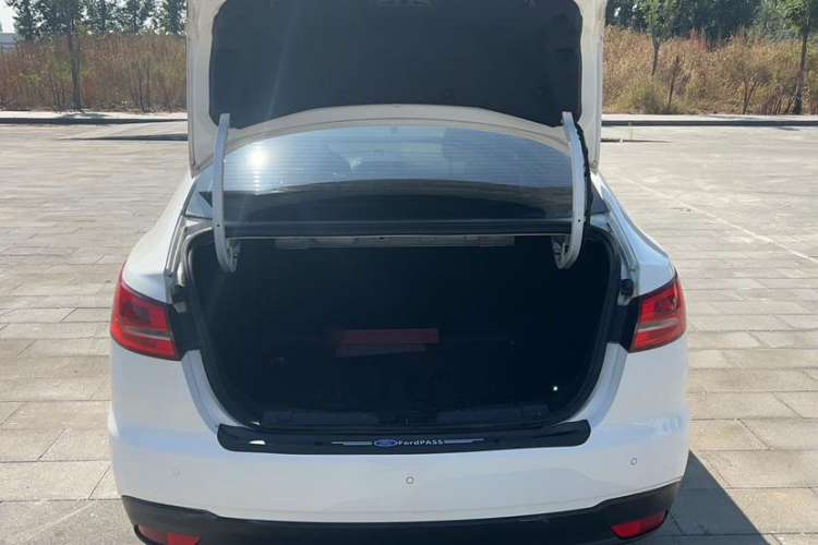 Used Ford Escort 2019 Revised 1.5L Automatic ZhiXiang Version (Tire Pressure Monitoring) China VI Standard Interior 6