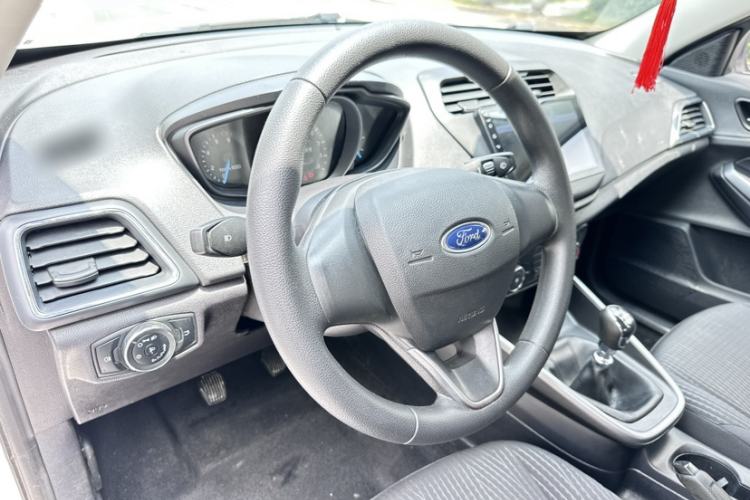 Used Ford Escort 2019 1.5L Manual ZhiXiang Version Interior 7