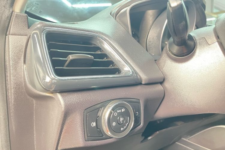 Used Ford Escort 2019 Revised Version 1.5L Manual "Quality Enjoyment" Trim (Tire Pressure Monitoring) China VI Standard Interior 8