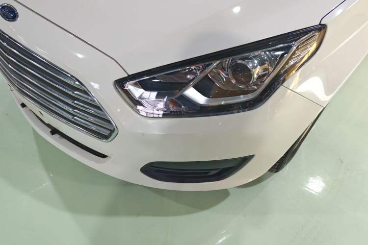 Used Ford Escort 2019 Revised 1.5L Automatic ZhiXiang Version (Tire Pressure Monitoring) China VI Standard Left Front Headlight