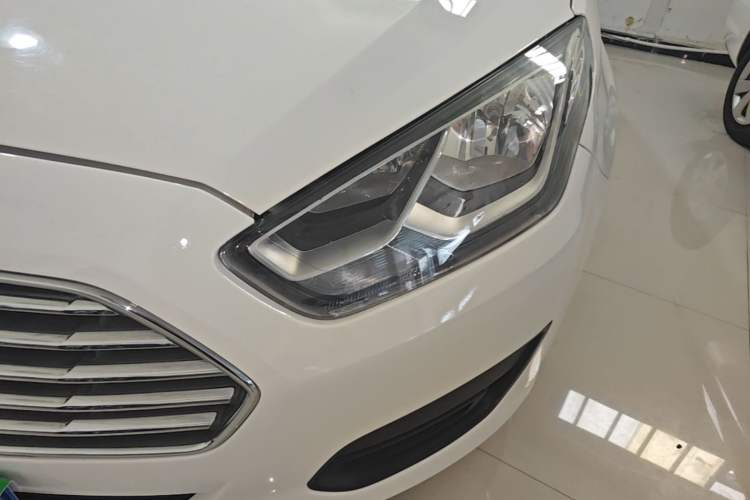 Used Ford Escort 2019 Revised 1.5L Automatic ZhiXiang Version (Tire Pressure Monitoring) China VI Standard Left Front Headlight