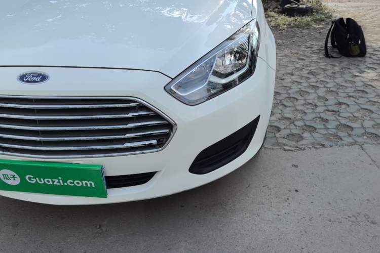 Used Ford Escort 2019 Revised 1.5L Automatic ZhiXiang Version (Tire Pressure Monitoring) China VI Standard Left Front Headlight