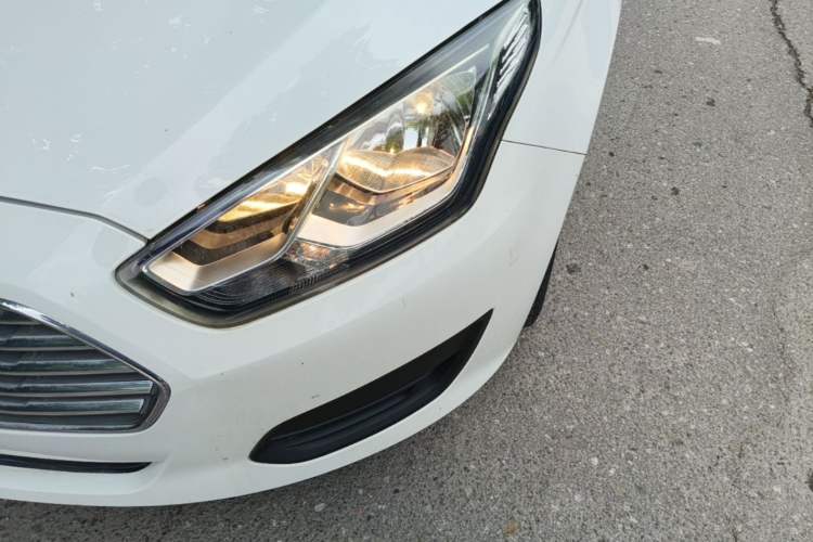 Used Ford Escort 2019 Revised 1.5L Automatic ZhiXiang Version (Tire Pressure Monitoring) China VI Standard Left Front Headlight