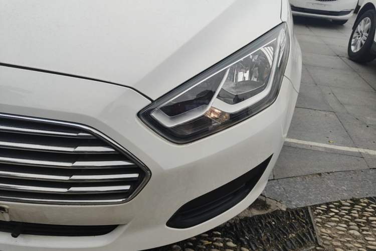 Used Ford Escort 2019 Revised 1.5L Automatic ZhiXiang Version (Tire Pressure Monitoring) China VI Standard Left Front Headlight