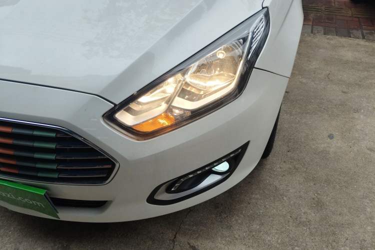 Used Ford Escort 2019 Revised 1.5L Automatic ZhiXiang Version (Tire Pressure Monitoring) China VI Standard Left Front Headlight