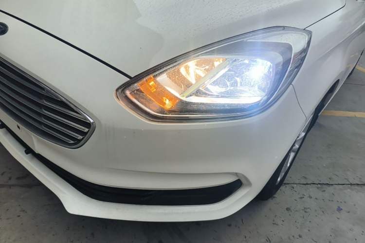 Used Ford Escort 2019 1.5L Automatic ZhiXiang Model Left Front Headlight