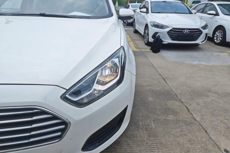 Used Ford Escort 2019 Revised 1.5L Automatic ZhiXiang Version (Tire Pressure Monitoring) China VI Standard Left Front Headlight