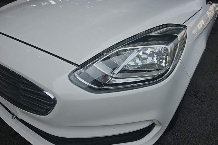 Used Ford Escort 2019 1.5L Automatic ZhiXiang Model Left Front Headlight